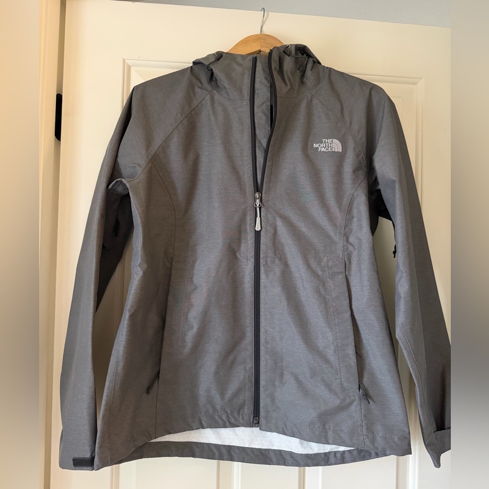 Women’s The North Face Charcoal Hooded Jacket-never worn, no tags.